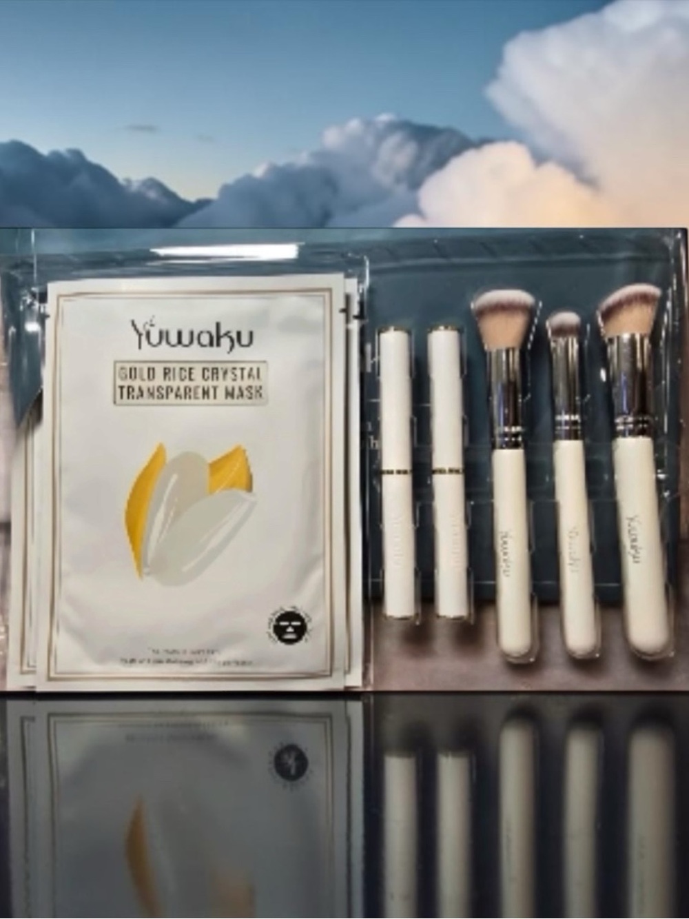Yuwaku Makeup Brush Set 2 lipsticks with 3 Gold Rice Crystal Transparent Mask